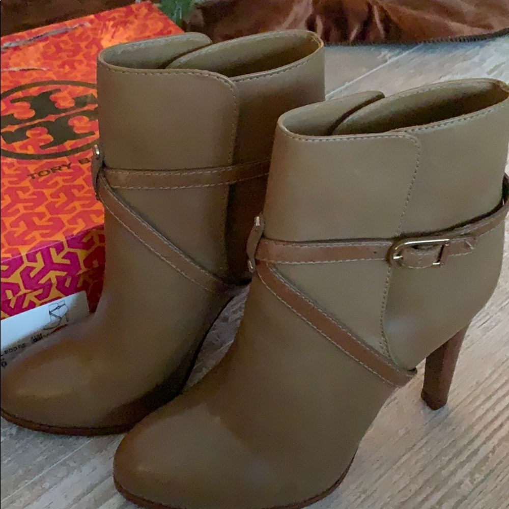 Tory Burch Dorese High Heel Bootie Camel size 10
